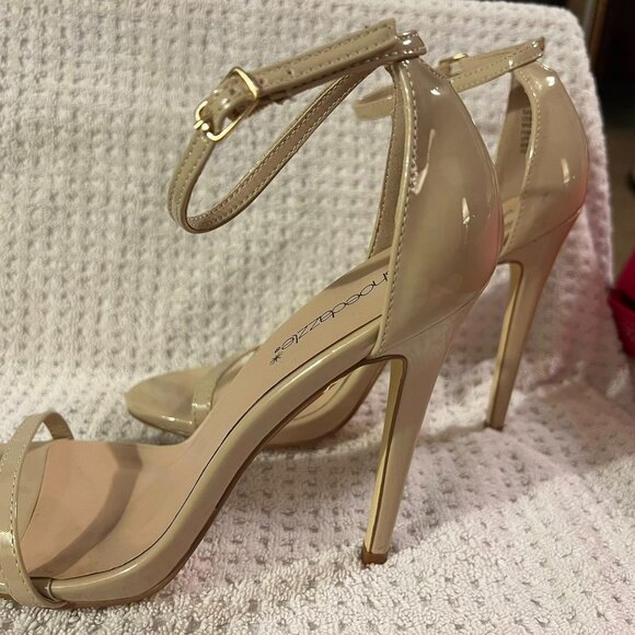 Size 8.5 - ShoeDazzle - Nude High Stiletto Heels with Ankle Strap - Picture 6 of 7